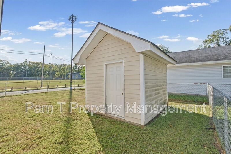 3 bedroom near Garden City property image