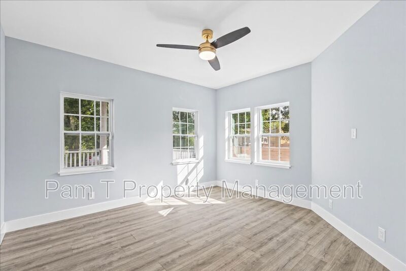 Completely renovated 4 bedroom home with all the bells and whistles property image
