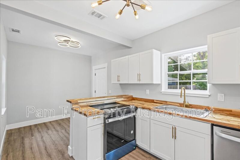Completely renovated 4 bedroom home with all the bells and whistles property image