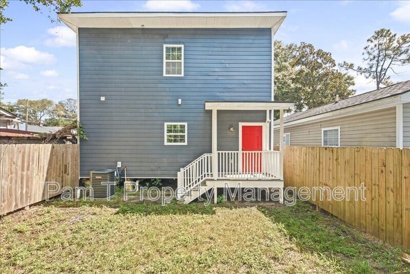 Completely renovated 4 bedroom home with all the bells and whistles property image